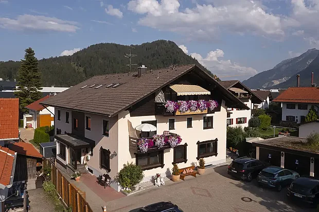 Luftaufnahme vom Hotel Bergidyll in Pfronten im Allgäu